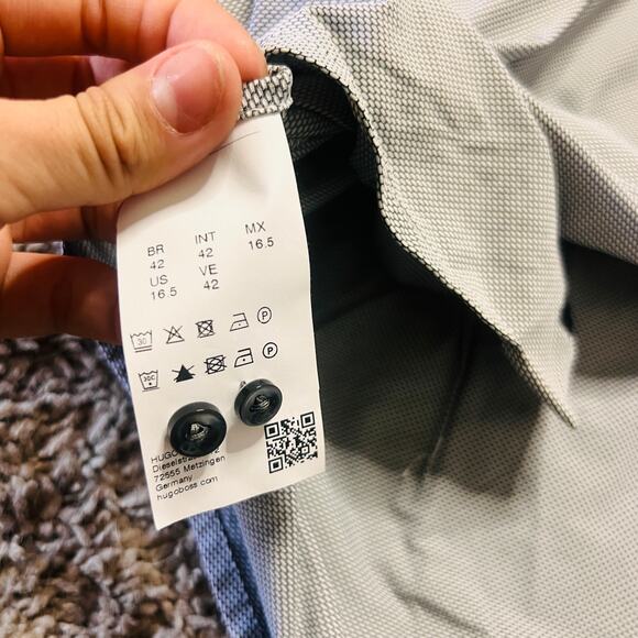 Hugo Boss Blue and White Patterned Button Up Slim Fit US 16.5 - Picture 4 of 4